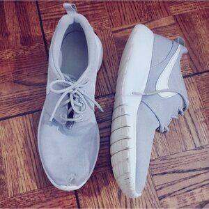 NIKE "ROSHE ONE" Wolf Grey Runners/ Sneakers